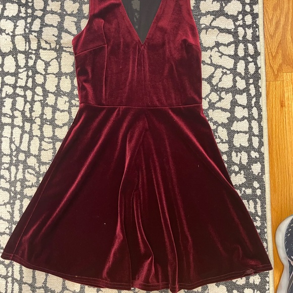 Women's Burgundy Velvet Choker Skater Dress - Picture 5 of 10